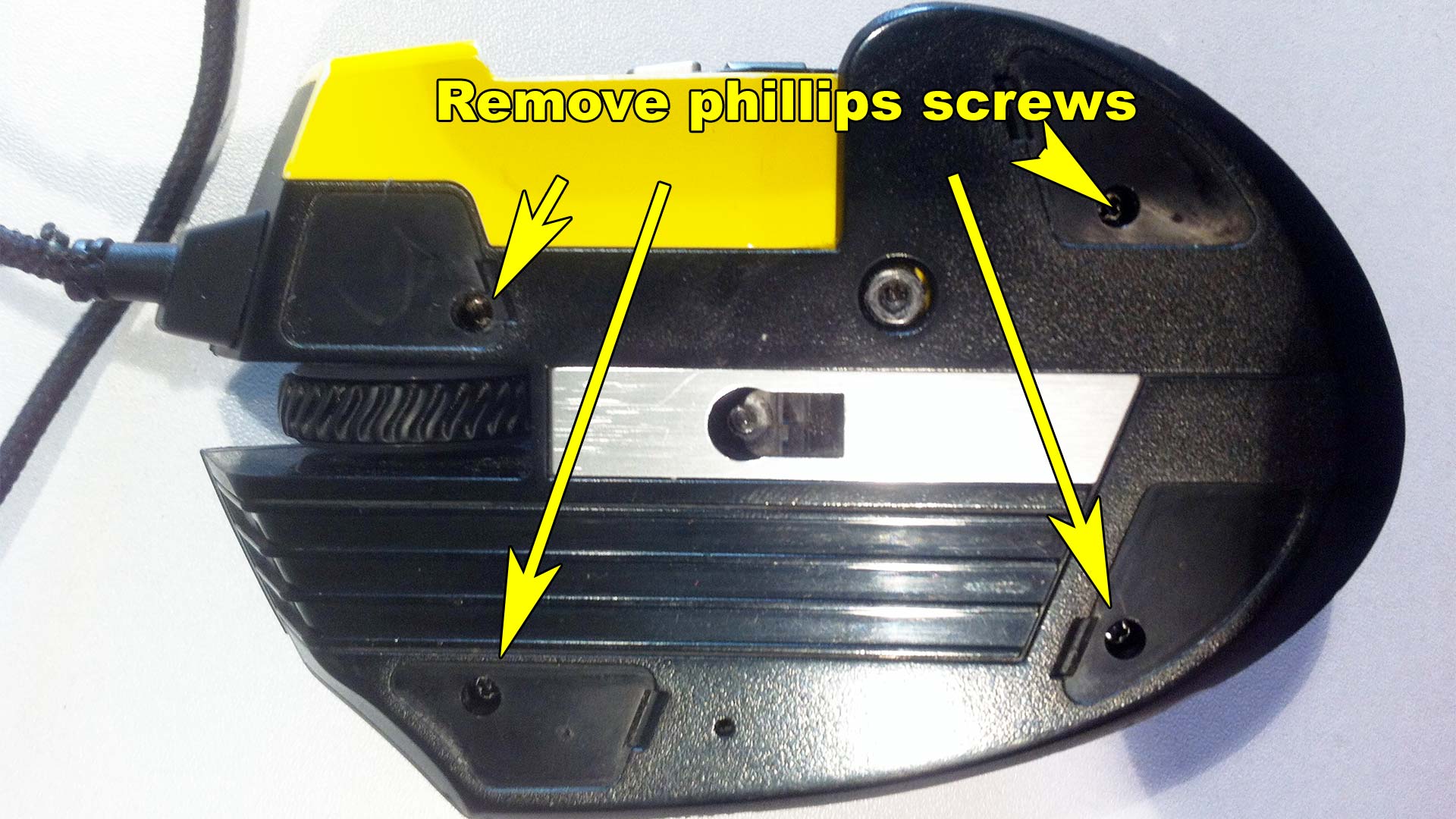 Corsair Scimitar - Remove 4 Phillips screws.
