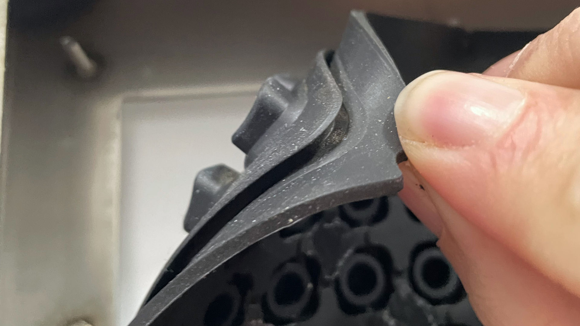 Industrial Computer Source KB5HP - Reinstalling the Gasket.