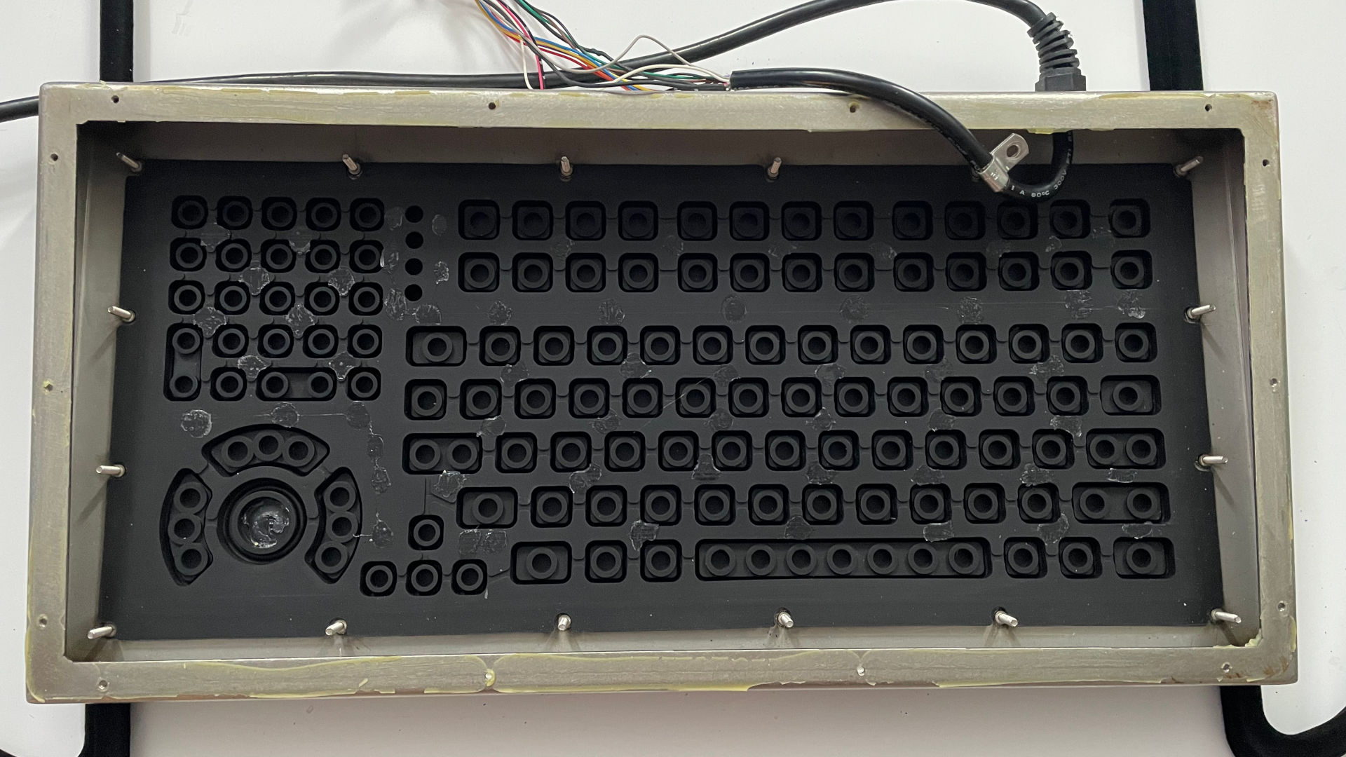Industrial Computer Source KB5GP - Aligning the gasket to the frame.